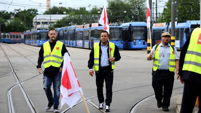 Ohne uns kein Verkehr: Am Dienstag legte ein Warnstreik der MVG-Beschäftigten den Münchner Nahverkehr lahm. Jetzt treffen sich die Tarifparteien zu Gesprächen.