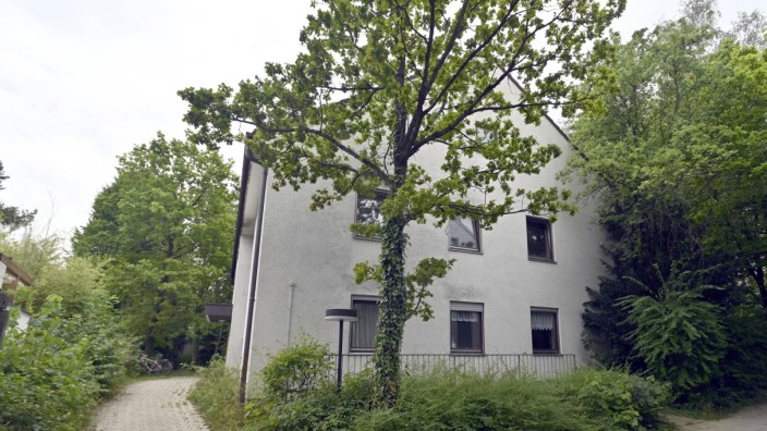 Ottobrunn: Das für die Kita vorgesehene Haus mit sechs Wohneinheiten ist derzeit noch vermietet.
