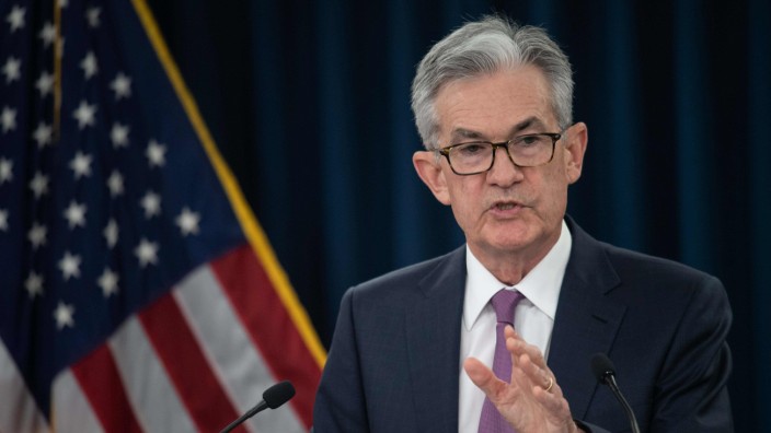 Geldpolitik: Fed-Chef Jerome Powell wird immer wieder von Trump unter Druck gesetzt: Trump will, dass Powell die Zinsen senkt, um das Wirtschaftswachstum anzufachen.