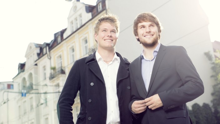 Konzert im Gasteig München: Ein eingespieltes Team: Andreas Begert (links) und sein jüngerer Bruder Markus Bauer arbeiten gerne zusammen.