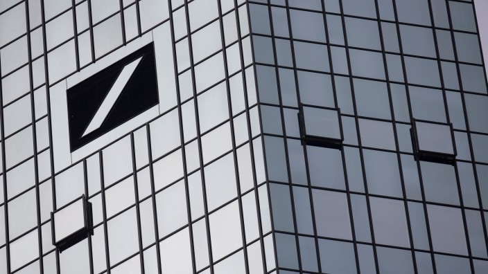 FILE PHOTO: The Deutsche Bank headquarters are seen in Frankfurt