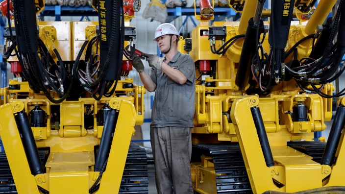 China: Fabrikarbeiter in der nordchinesischen Provinz Hebei. Chinas Wirtschaft leidet unter den Handelskonflikten.