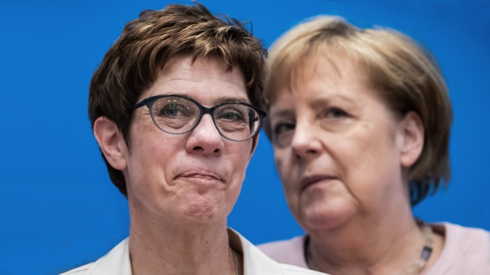 Annegret Kramp-Karrenbauer und Angela Merkel bei der CDU-Klausurtagung