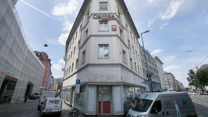 Laden in der Dachauer Str. 3/ Ecke Hirtenstrasse. Da soll ein Treff für Leute mit Alkoholproblemen eingerichtet werden.