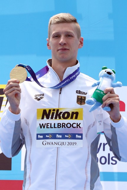 Freiwasser-Schwimmen: Florian Wellbrock gewinnt in Südkorea Gold über 10 Kilometer und beschert Deutschland damit eine von fünf Medaillen.