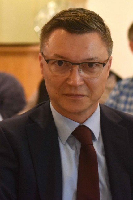 Gemeinderat Schwabhausen: Wolfgang Hörl setzt sich gegen Schwabhausens Bürgermeister im Gemeinderat durch.