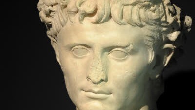 Varusschlacht: Der Verlierer der Varusschlacht: Porträt des römischen Kaisers Augustus in Haltern am See.