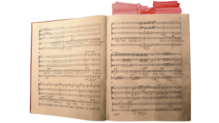 Großformat: Peter Sellars persöänliches Exemplar der Partitur von Wolfgang A. Mozarts "Idomeneo", mit dem er seine Salzburger Inszenierung erarbeitet hat.