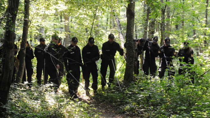 Im Truderinger Wald suchten Hunderte Polizistinnen und Polizisten vergeblich nach zwei vermissten Frauen.