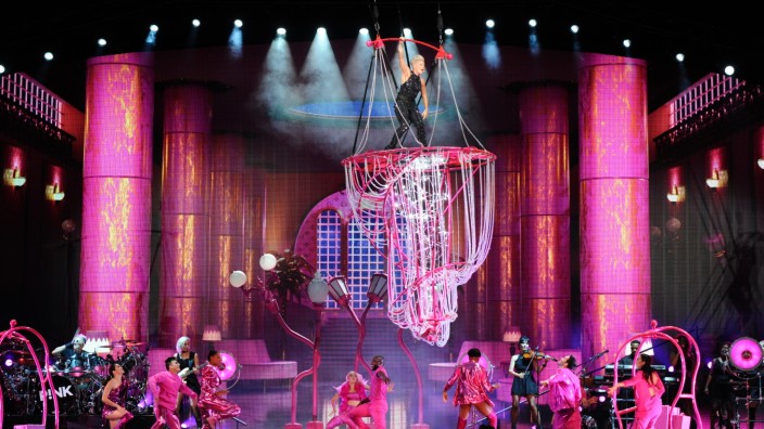 Konzert im Olympiastadion: Pink bei ihrer "Beautiful Trauma World Tour" im Olympiastadion.