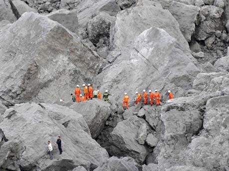 Suche nach Verschütteten nach Erdrutsch in China; Reuters