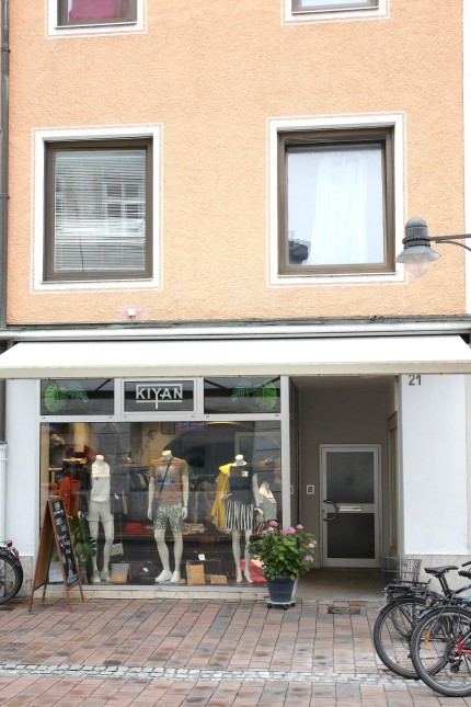 Inhabergeführte Geschäfte: Seit Juni verkaufen Andreas Gürtner und seine Frau Kira nachhaltige und ökologisch produzierte Mode und Accessoires an der Oberen Hauptstraße in Freising.