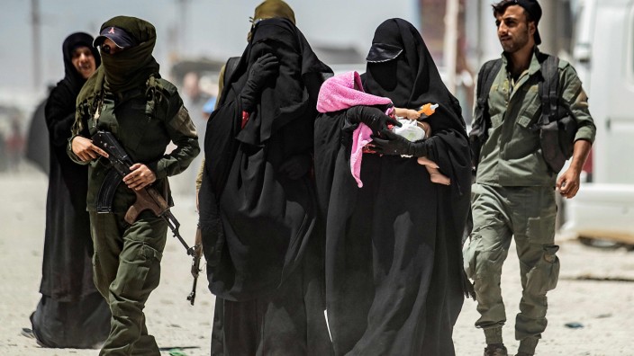Auswärtiges Amt: Frauen ehemaliger IS-Kämpfer im Lager Al Hol in Syrien.