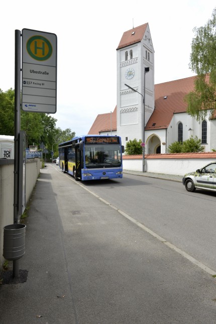 Aubing: Verbindet Aubings Ortskern mit Pasing: die neue Buslinie 157, über die sich Anwohner aber nicht nur freuen.