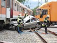 Ein Szenario, auf das sich die Münchner Berufsfeuerwehr vorbereitet: Ein Zug kollidiert mit einem Auto.