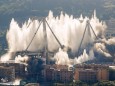 Reste der  Morandi-Brücke in Genua gesprengt