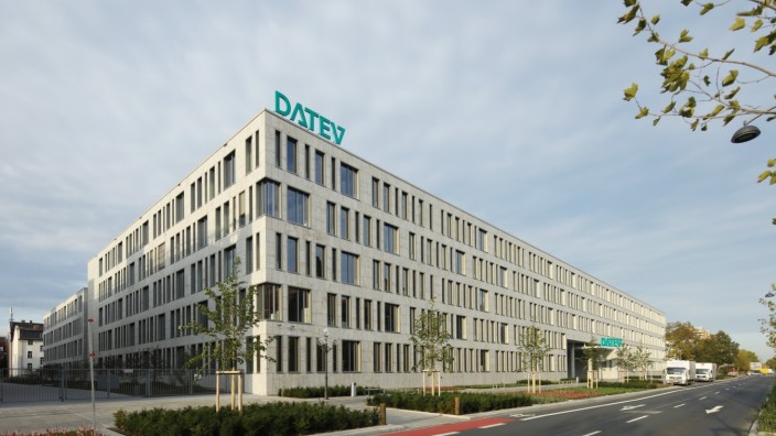 Wirtschaft: Der Datev-IT-Campus an der Fürther Straße in Nürnberg. Vor viereinhalb Jahren zog der Softwareentwickler dort ein.
