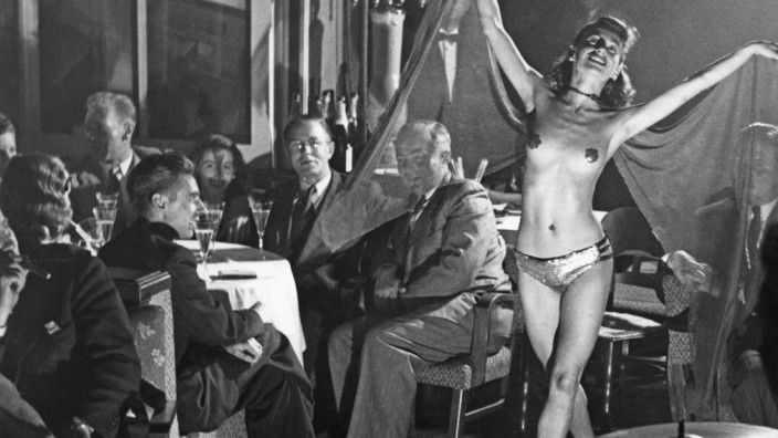 Münchner Nachtleben: In den angeblich so prüden 1950er Jahren gab es in der Stadt Nachtlokale in denen zumindest die Herren ihre Freude hatten.