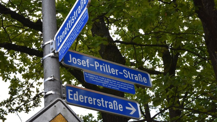 Zusatzschilder zu historisch belasteten Straßennamen in Fürstenfeldbruck