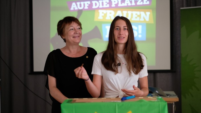 Pilotprojekt: Waltraud Gruber (links) wird künftig Antonia Schüller auf ihrem Weg in die Politik unterstützen.