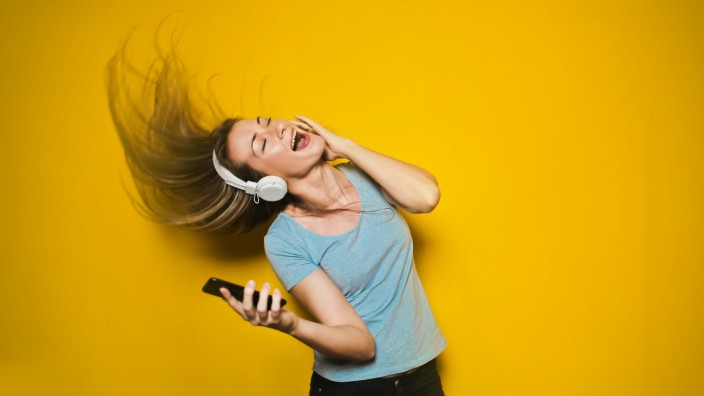 Audio: Immer mehr Kopfhörer übertragen Daten vom Smartphone oder anderen Geräten drahtlos.