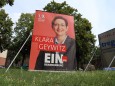 Wahlplakat der SPD mit Landtagskandidatin Klara Geywitz für die Landtagswahl in Brandenburg Pots