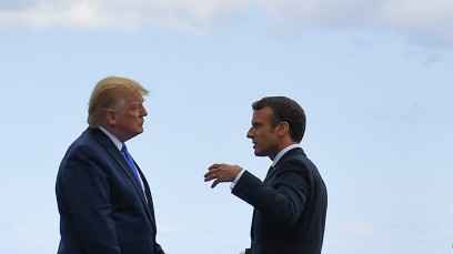 Gipfel in Biarritz: "Vor der Verrohung der Welt nicht zurückweichen": Frankreichs Präsident Emmanuel Macron (rechts) im Gespräch mit seinem amerikanischen Kollegen Donald Trump.