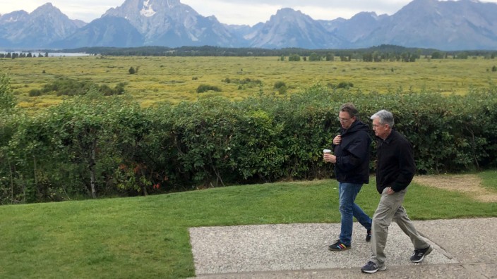 FILE PHOTO: Federal Reserve Chair Jerome Powell and New York Federal Reserve President John Williams walk together in Jackson Hole