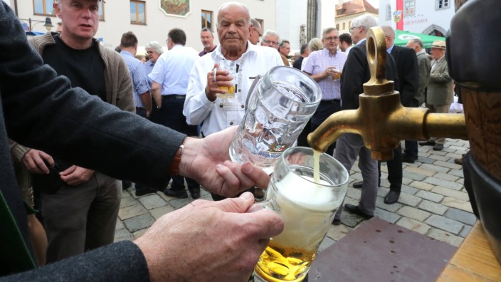Zwei Wochen vor dem Freisinger Volksfest: Die Festbiere, die traditionell von den beiden Freisinger Brauereien für das Volksfest hergestellt werden, können wieder vorab verkostet werden.