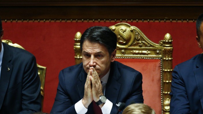 Giuseppe Conte, Ministerpräsident von Italien, und Matteo Salvini (links)