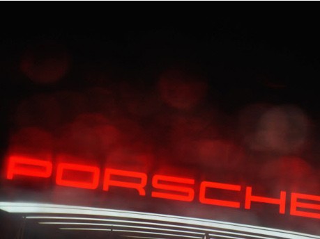 Porsche-Schriftzug, ddp