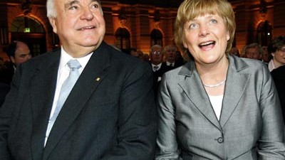 Die neue CDU: Angela Merkels Führungsstil unterscheidet sich immer mehr von dem ihres politischen Ziehvaters Helmut Kohl.