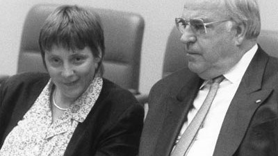 Die neue CDU: Lehrjahre der Kanzlerin: Helmut Kohl und Angela Merkel 1992.