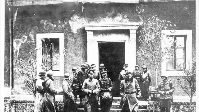 Zeitgeschichte: Die Kapitulation der Wehrmachtsverbände in der Region erfolgte am 5. Mai 1945 im ehemaligen Atelier des Staatsbildhauers.