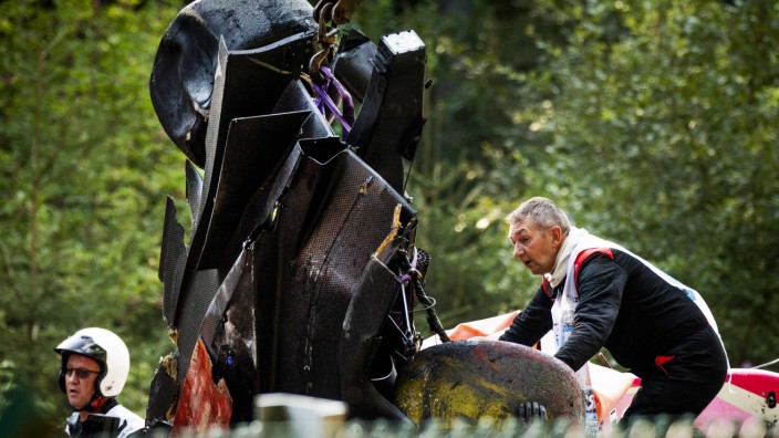 Unglück bei der Formel 2: Total demoliert: Der Wagen des verunglückten Rennfahrers Anthoine Hubert.