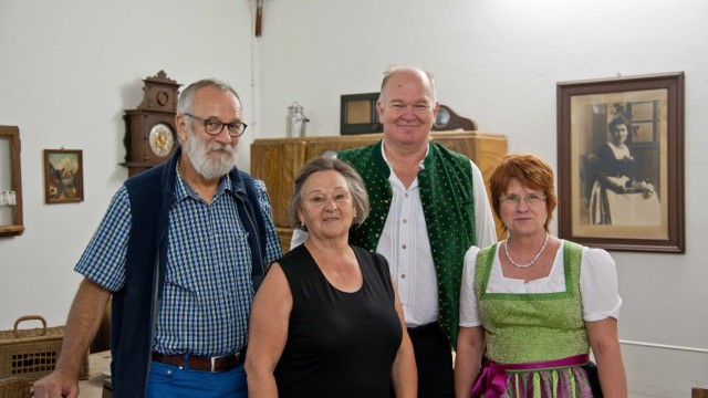 Heimatverein Pliening: Rolf Freytag Beis, Erni Eder, Werner und Beate Erhard haben den Heimatverein in den vergangenen vier Jahren gemanagt.