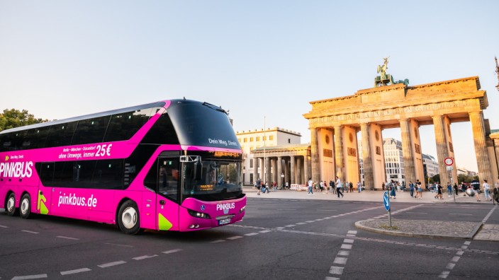 Busmarkt: Pinkbus verbindet mit seinen ersten Bussen Berlin, Düsseldorf und München.