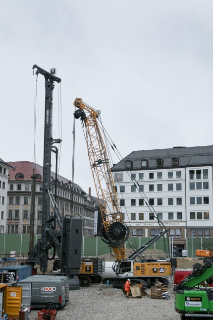 Großbaumaschinen Marienhof auf der Baustelle der 2. Stammstrecke.