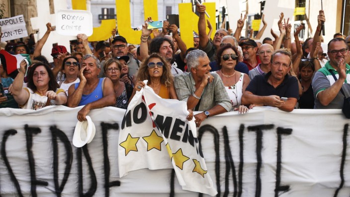 Regierungskrise in Italien - Anhänger der Fünf-Sterne-Bewegung in Rom