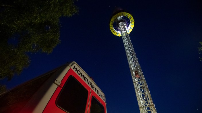 Freizeitpark-Besucher bleiben in 60 Meter Höhe stecken