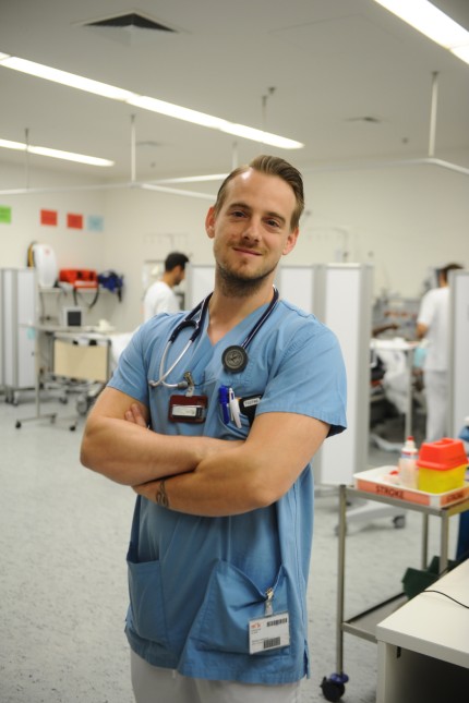 Krankenpfleger: Notfallpfleger Florian Lemmink erlebt bei der Nachtschicht im Klinikum Bogenhausen kuriose Dinge.