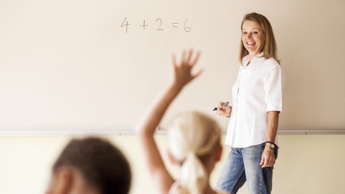 Lehrermangel: Riesenlücke: Allein bis 2025 werden in Deutschland 11 000 Grundschullehrerinnen und -lehrer fehlen.