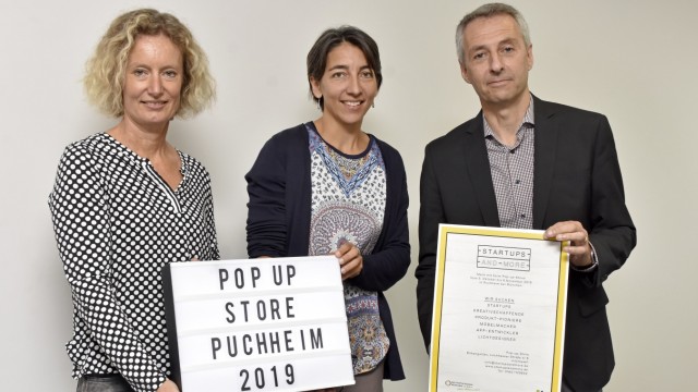 SZ-Serie: Start-up, Folge 7: Dorien Meima-Schmid, Sonja Weinbuch und Norbert Seidl (von links) werben für den ersten Pop-up-Store in Puchheim, in dem Kreative im Oktober einen Laden einrichten können.