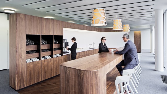 Büro der Zukunft: Intensive Kommunikation soll in Lounges stattfinden.