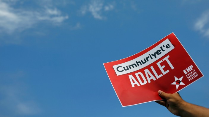 Prozess gegen 'Cumhuriyet' wird fortgesetzt