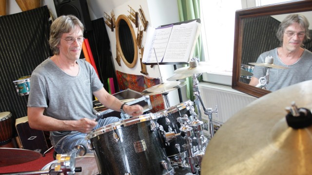 Freisinger Band-Geschichten: Tutti Bandi: Schlagzeuger Roman Seehon heute.