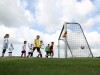 Schueler der Grundschule Otternhagen spielen in der Pruefstelle des Bundessortenamtes auf WM Rasen