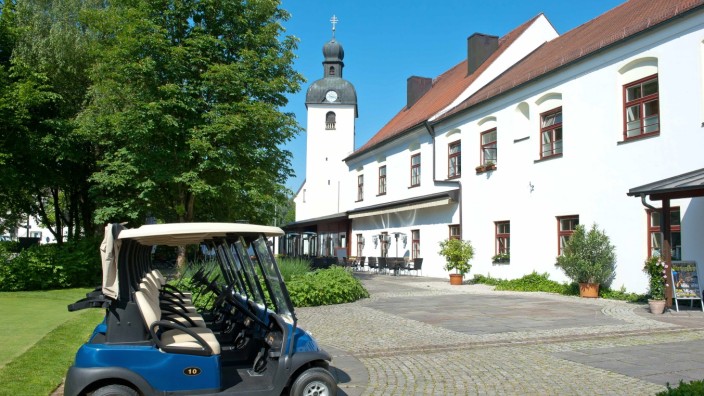 SZ-Serie: Im Schilde geführt, Folge 13: Im Schloss von Egmating residiert heute ein Golfclub.