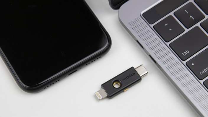 IT-Sicherheit: Fido arbeitet mit einem öffentlichen und einem geheimen Schlüssel. Letzterer kommt von einem Chip in Computer, Handy oder einem USB-Token.
