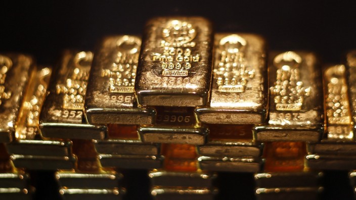 Gold: Goldbarren in einem Safe